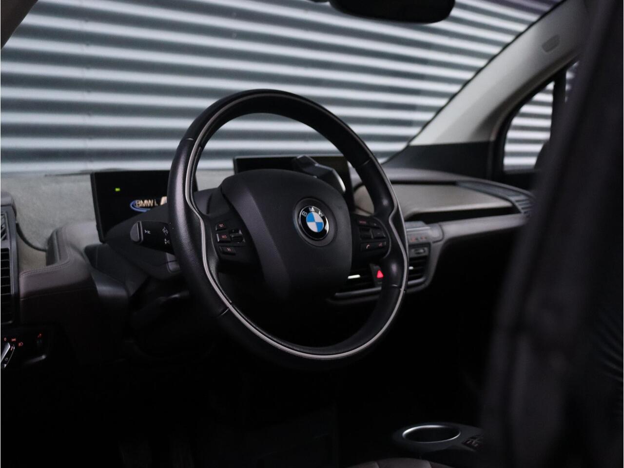 BMW i3 120Ah | High Executive | Sportpakket | Panodak | Navi Prof. | Apple Carplay Voorbereiding | Verwarmbare Voorstoelen | Park Distance Control | 20'' LMV