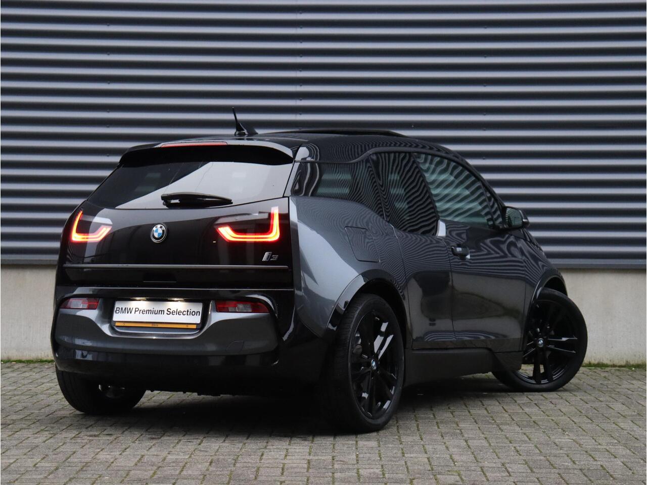 BMW i3 120Ah | High Executive | Sportpakket | Panodak | Navi Prof. | Apple Carplay Voorbereiding | Verwarmbare Voorstoelen | Park Distance Control | 20'' LMV