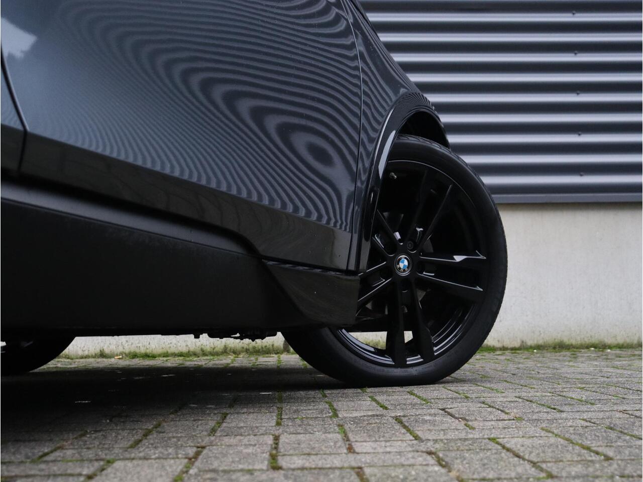 BMW i3 120Ah | High Executive | Sportpakket | Panodak | Navi Prof. | Apple Carplay Voorbereiding | Verwarmbare Voorstoelen | Park Distance Control | 20'' LMV