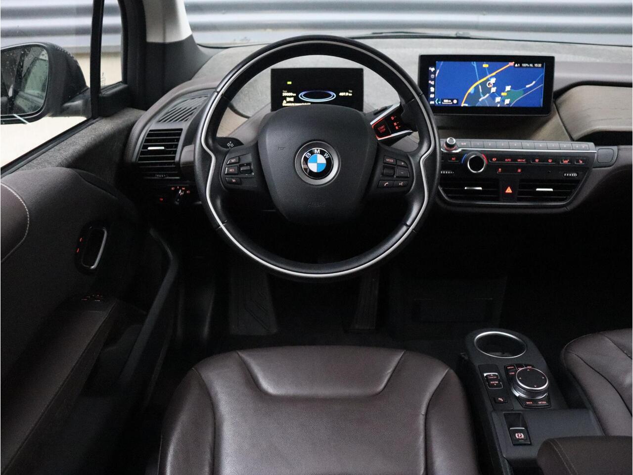 BMW i3 120Ah | High Executive | Sportpakket | Panodak | Navi Prof. | Apple Carplay Voorbereiding | Verwarmbare Voorstoelen | Park Distance Control | 20'' LMV