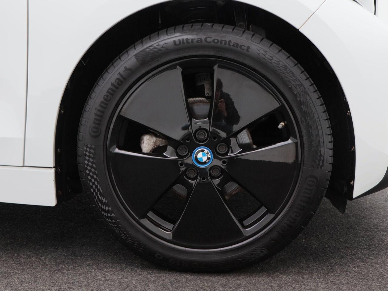 BMW i3 33 kWh 170 Pk Automaat | Warmtepomp | Stoelverwarming | Virtual Cockpit | 19 Inch | Bluetooth | Cruise Control | 36.948 Km