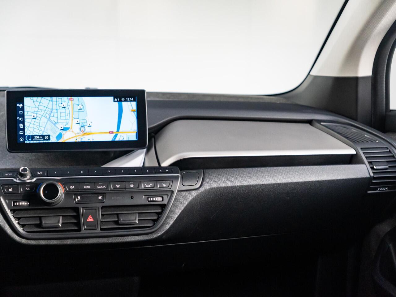 BMW i3 120Ah | Dark Shadow Edition | Sportpakket | 20 inch | Stoelverwarming | Navigatiesysteem Professional | Achteruitrijcamera