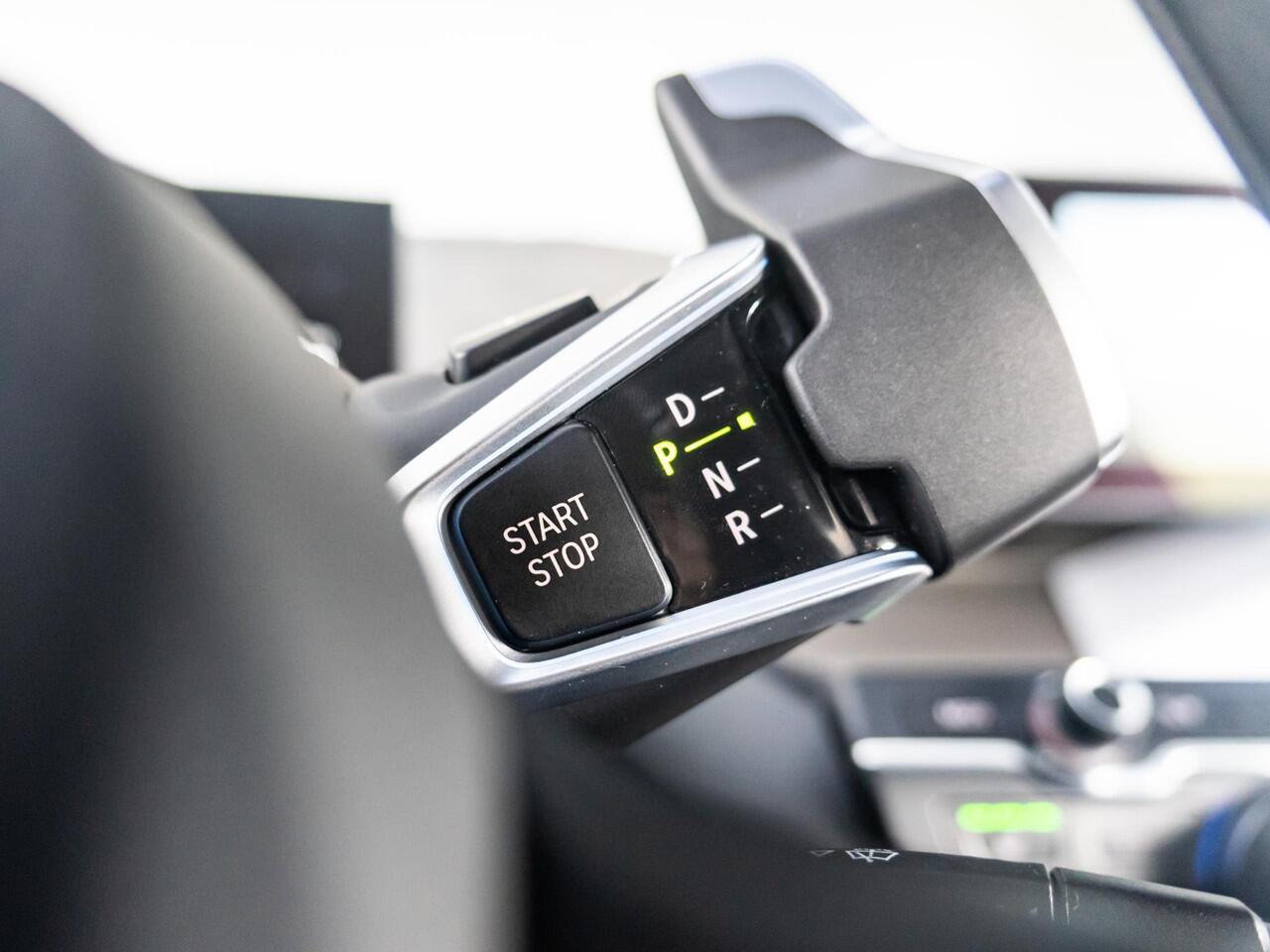 BMW i3 120Ah | Dark Shadow Edition | Sportpakket | 20 inch | Stoelverwarming | Navigatiesysteem Professional | Achteruitrijcamera
