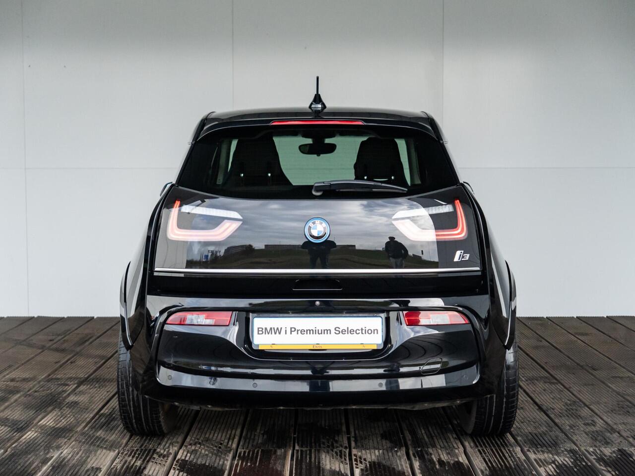 BMW i3 120Ah | Dark Shadow Edition | Sportpakket | 20 inch | Stoelverwarming | Navigatiesysteem Professional | Achteruitrijcamera