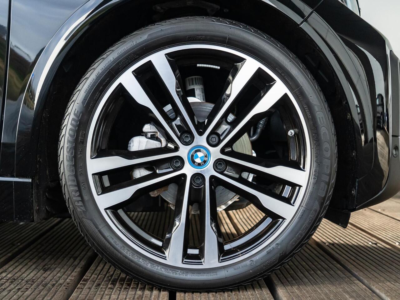 BMW i3 120Ah | Dark Shadow Edition | Sportpakket | 20 inch | Stoelverwarming | Navigatiesysteem Professional | Achteruitrijcamera