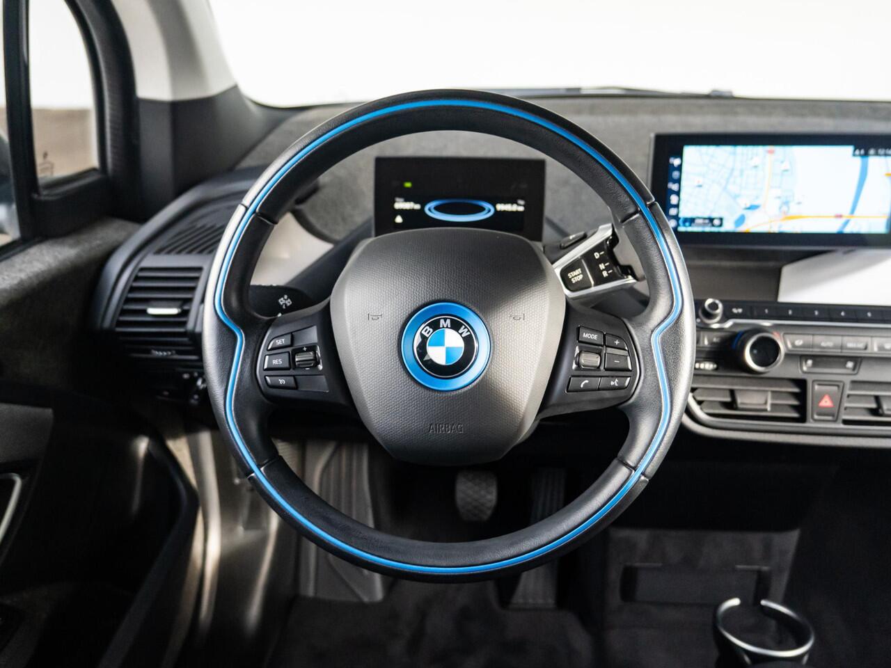 BMW i3 120Ah | Dark Shadow Edition | Sportpakket | 20 inch | Stoelverwarming | Navigatiesysteem Professional | Achteruitrijcamera