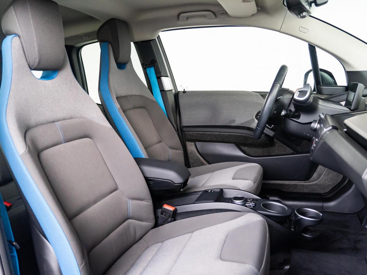 BMW i3 120Ah | Dark Shadow Edition | Sportpakket | 20 inch | Stoelverwarming | Navigatiesysteem Professional | Achteruitrijcamera