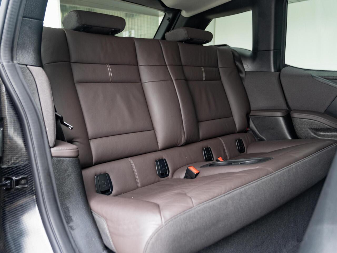 BMW i3 S | Executive | Comfort Access | Achteruitrijcamera | Schuif-/kanteldak | Stoelverwarming | LED