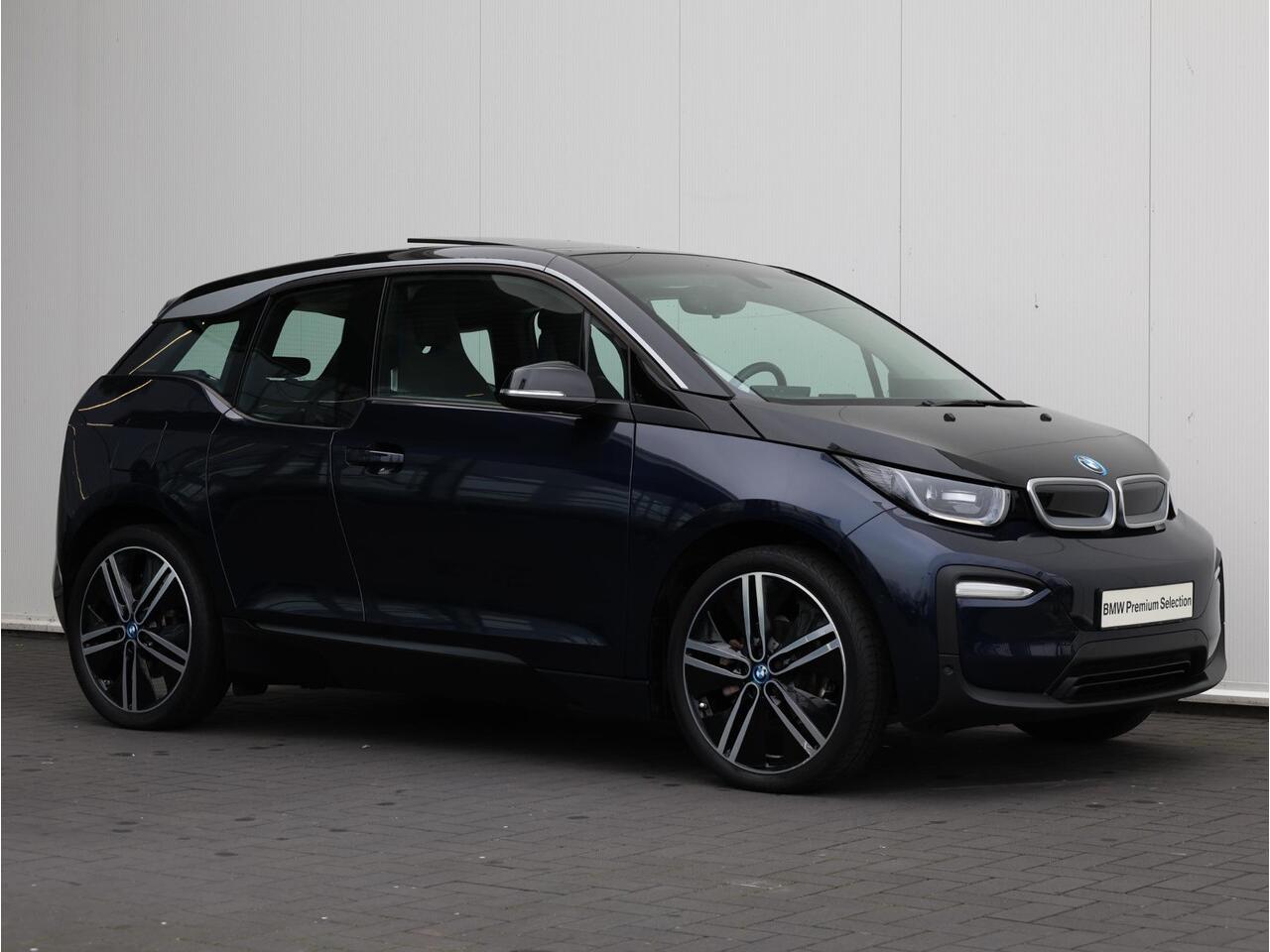 BMW i3 Executive Edition 120Ah 42 kWh Achteruitrijcamera/ Elektrisch glazen schuif-/kanteldak/ Cruise Control/ Apple CarPlay/ Stoelverwarming