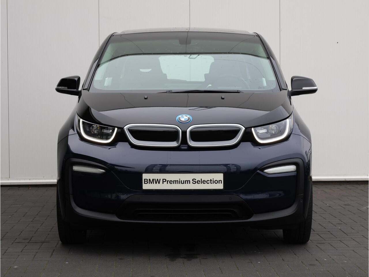 BMW i3 Executive Edition 120Ah 42 kWh Achteruitrijcamera/ Elektrisch glazen schuif-/kanteldak/ Cruise Control/ Apple CarPlay/ Stoelverwarming