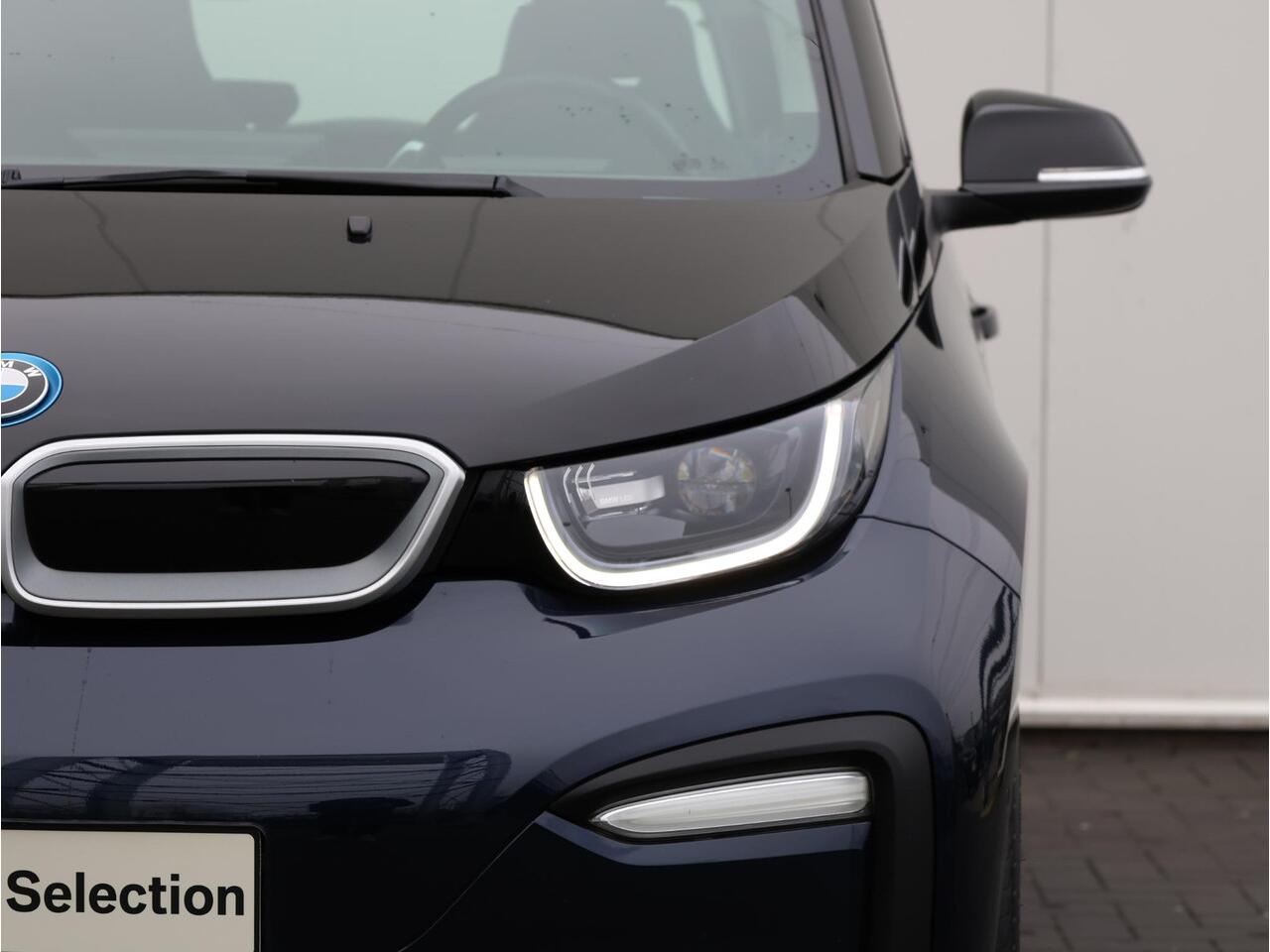 BMW i3 Executive Edition 120Ah 42 kWh Achteruitrijcamera/ Elektrisch glazen schuif-/kanteldak/ Cruise Control/ Apple CarPlay/ Stoelverwarming