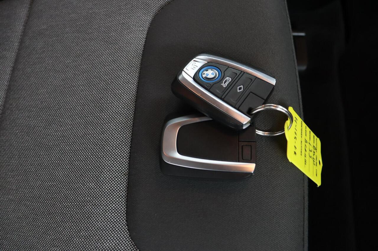 BMW i3 S Executive Edition 120Ah 42 kWh | voorstoelen verwarmd | achteruitrijcamera | warmtepomp | parkeersensor voor/achter |