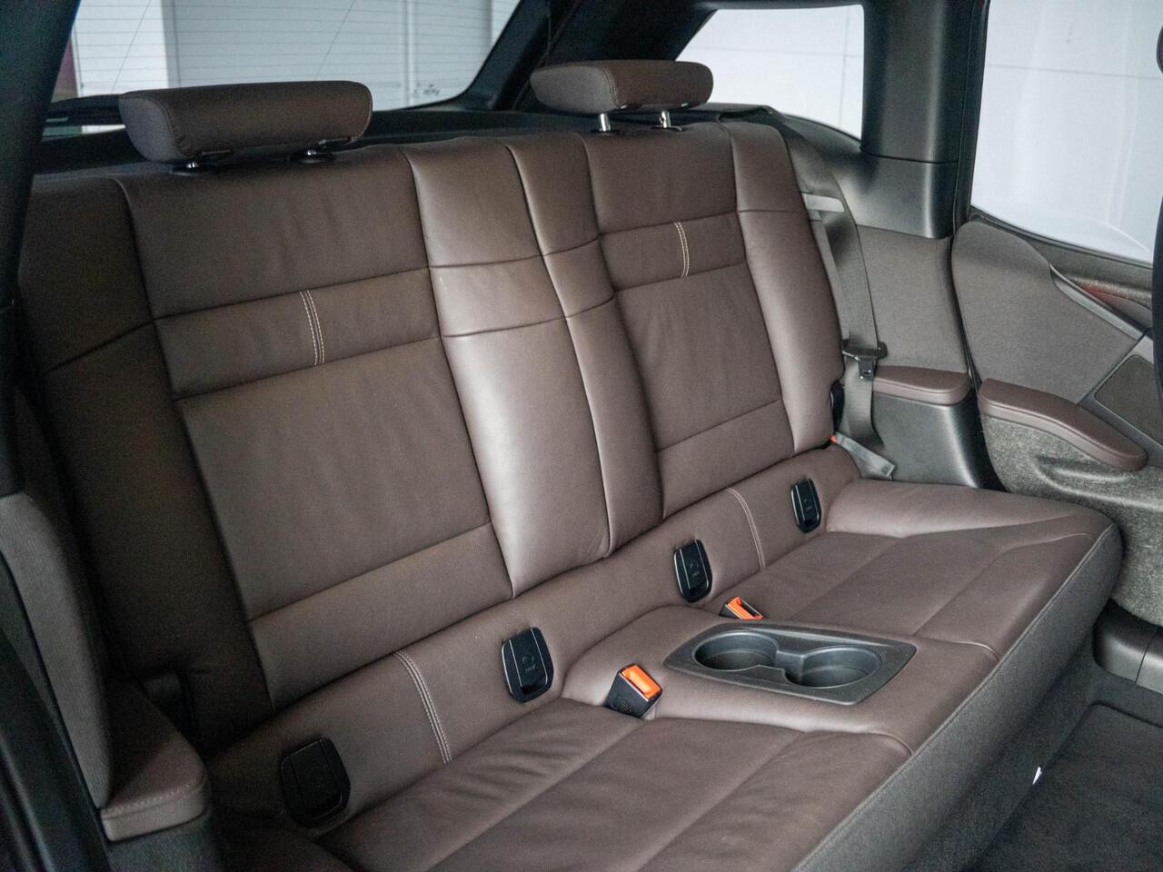 BMW i3 | Sportpakket | Harman-Kardon | Achteruitrijcamera | Schuif-/kanteldak | Stoelverwarming | PDC | 20''