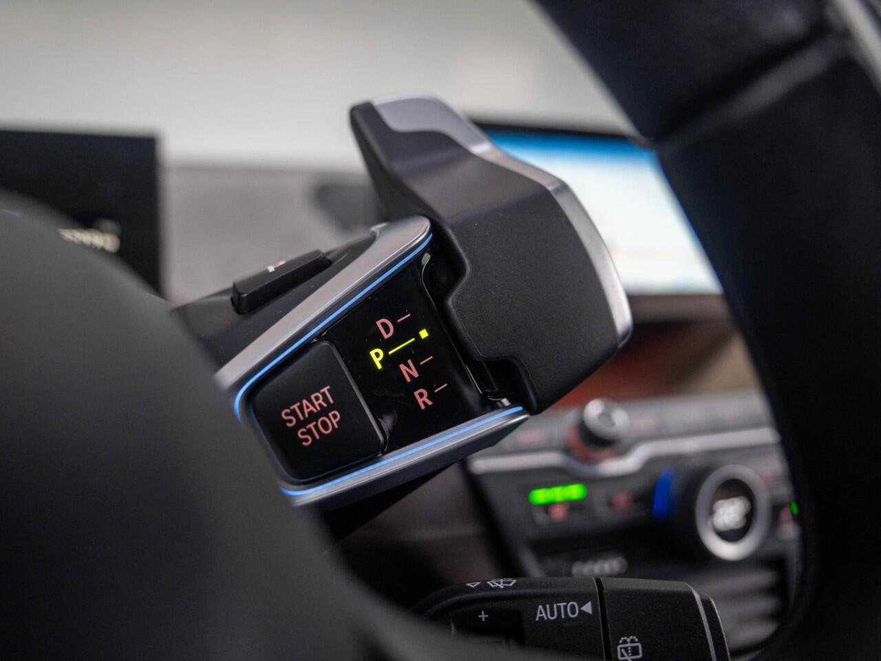 BMW i3 | Sportpakket | Harman-Kardon | Achteruitrijcamera | Schuif-/kanteldak | Stoelverwarming | PDC | 20''