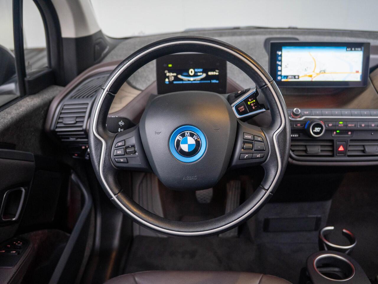 BMW i3 | Sportpakket | Harman-Kardon | Achteruitrijcamera | Schuif-/kanteldak | Stoelverwarming | PDC | 20''