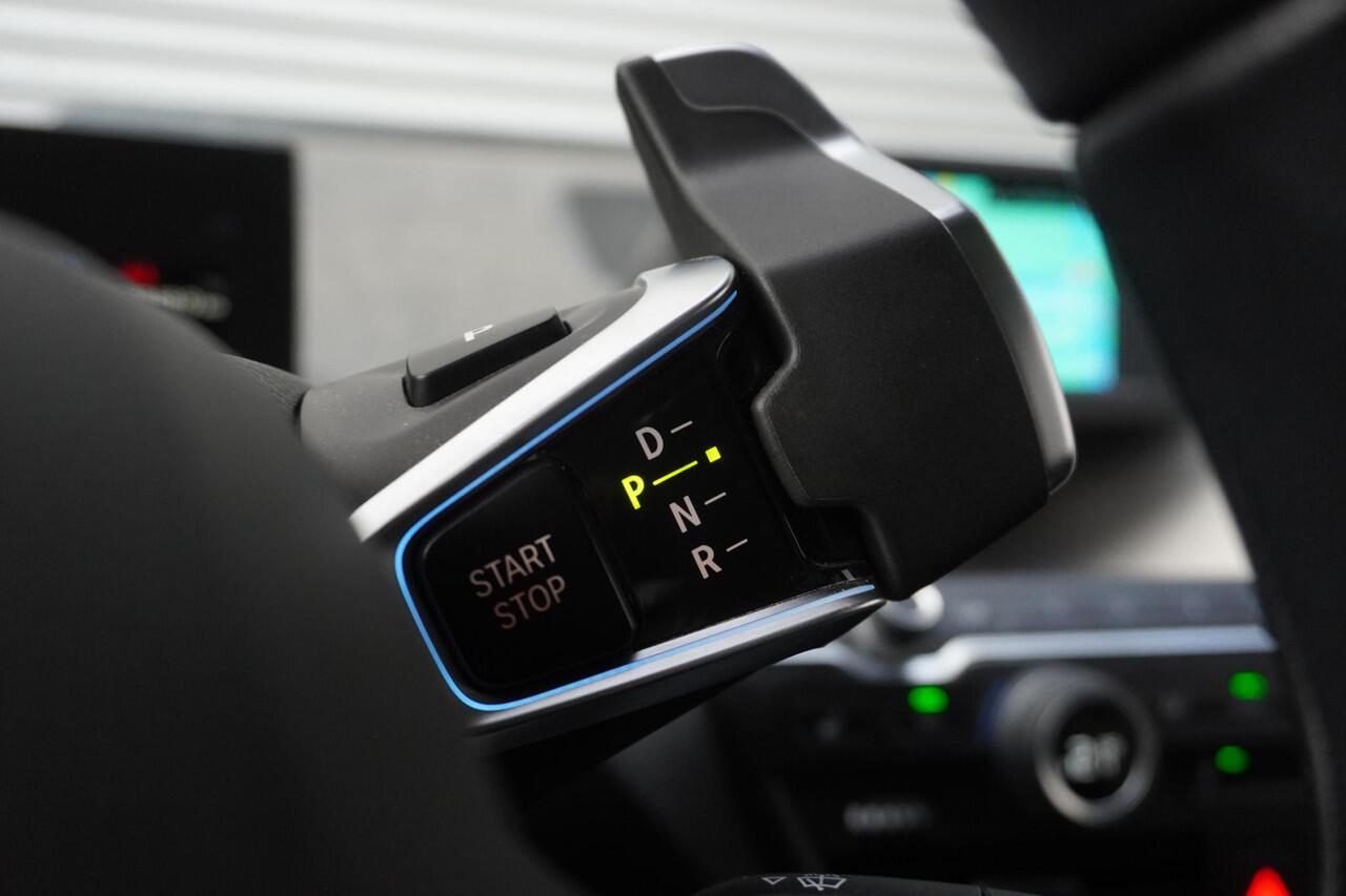 BMW i3 S Comfort Access | Achteruitrijcamera | Driving Assistant Plus | Elektrisch verwarmde voorstoelen | 20 inch lichtmetalen i light wielen Dubbelspaak