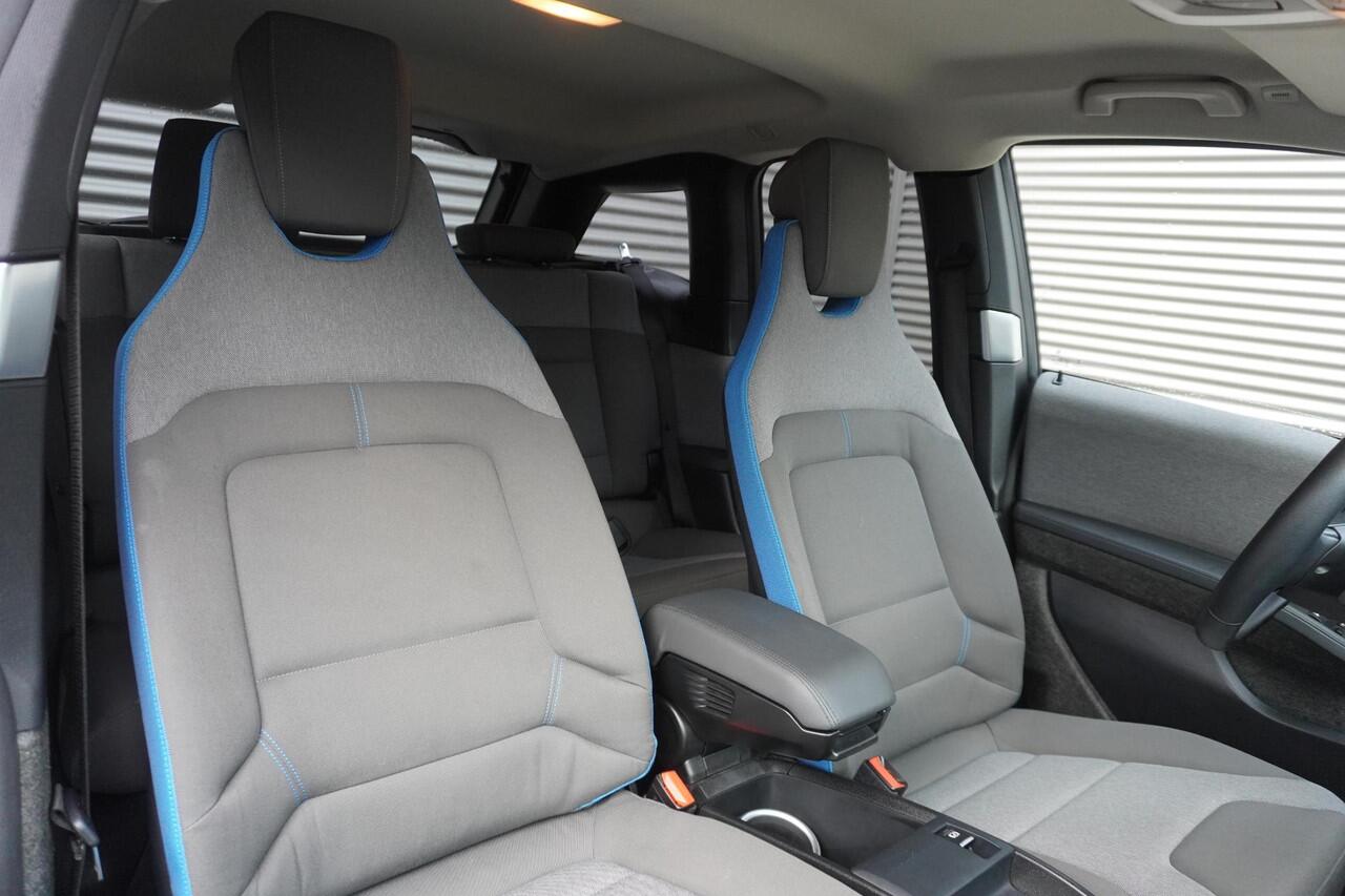 BMW i3 S Comfort Access | Achteruitrijcamera | Driving Assistant Plus | Elektrisch verwarmde voorstoelen | 20 inch lichtmetalen i light wielen Dubbelspaak