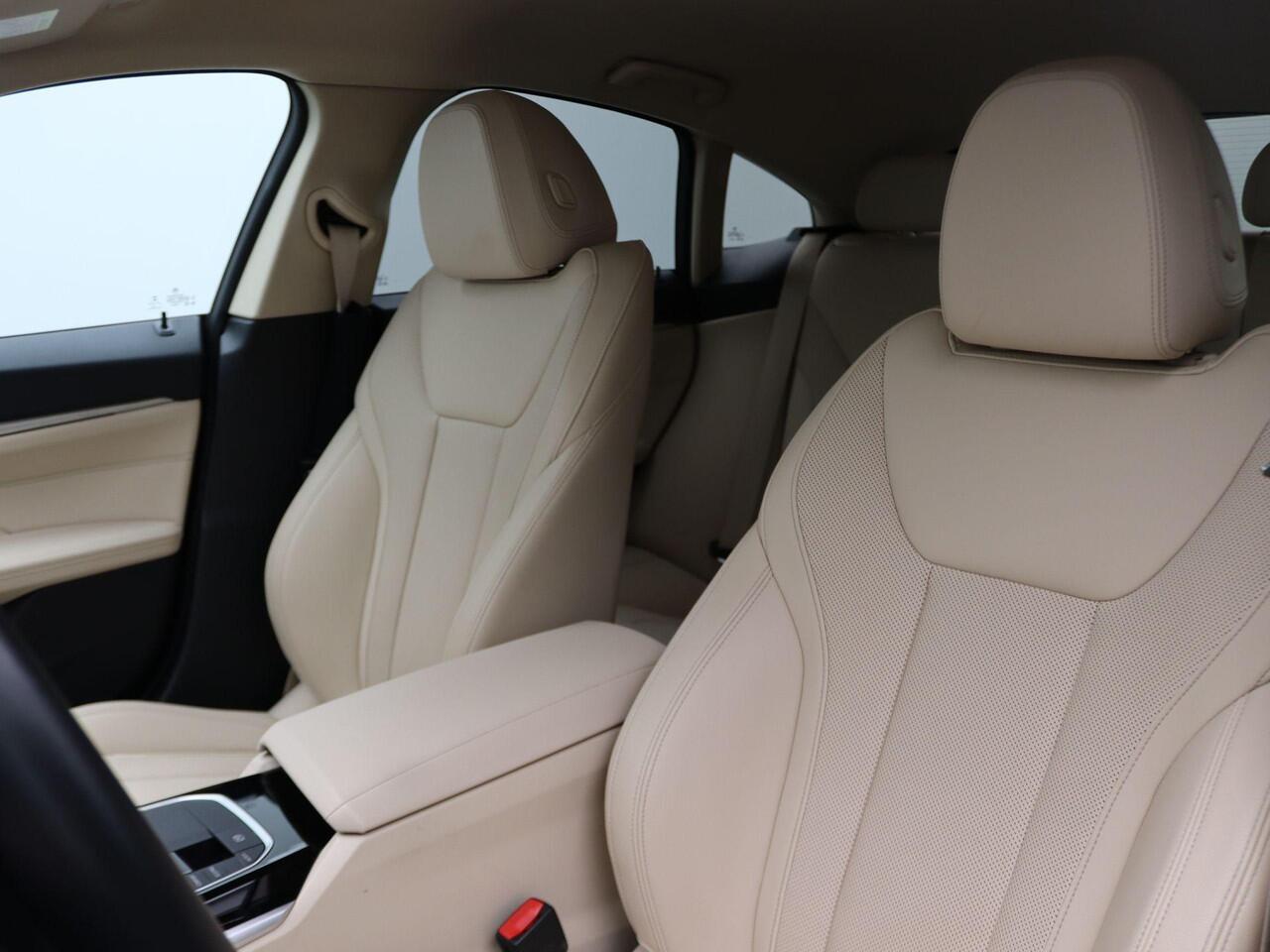 BMW i4 eDrive40 84 kWh Trekhaak | HIFI | Widescreen Display | 17"