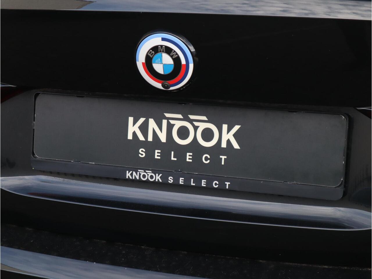 BMW i4 eDrive40 High Executive M Sport Pakket Automaat / Live Cockpit Professional / Schuif-/kanteldak / Driving Assistant / Leder / Hifi / M Sportremsysteem / Stoelverwarming / Extra Getint Glas / M Achterspoiler / Shadow Line