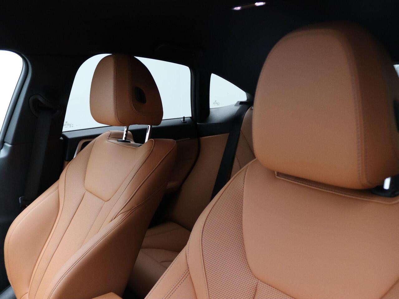 BMW i4 eDrive40 M Sportpakket | Achteruitrijcamera | DAB | HiFi | 19''