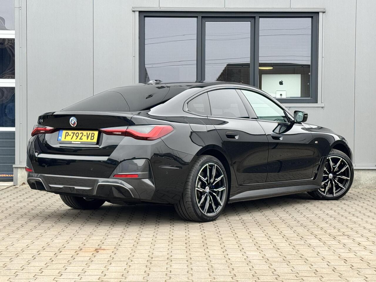 BMW i4 eDrive40 High Executive 84 kWh M Sport | Trekhaak | 19 inch | Laser light