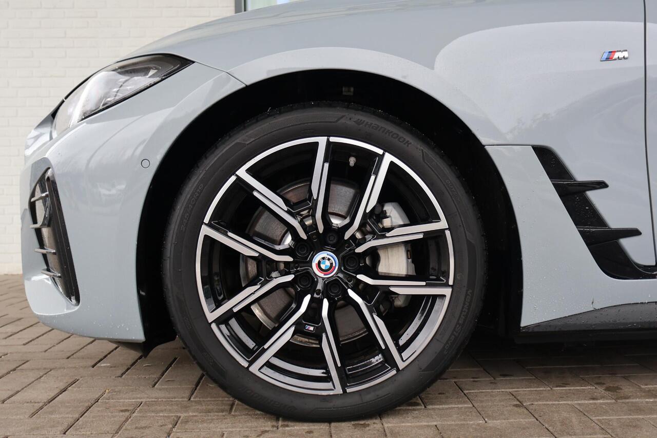BMW i4 eDrive40 | M Sport | Brooklyn Grau | Alcantara | Camera | Parkeersensoren voor en achter | 19" LM M Y-Spaak | Navigatie | PS