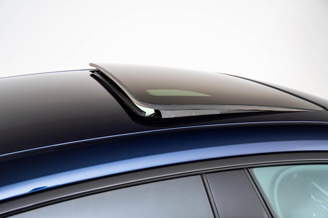 BMW i4 M50 High Executive 84 kWh Schuif/Kanteldak - Elektrisch verstelbare/verwarmde stoelen - Stuurwielrand verwarmd - Active Cruise Control - Hifi - Getinte Ruiten - M hoogglans Shadow Line -