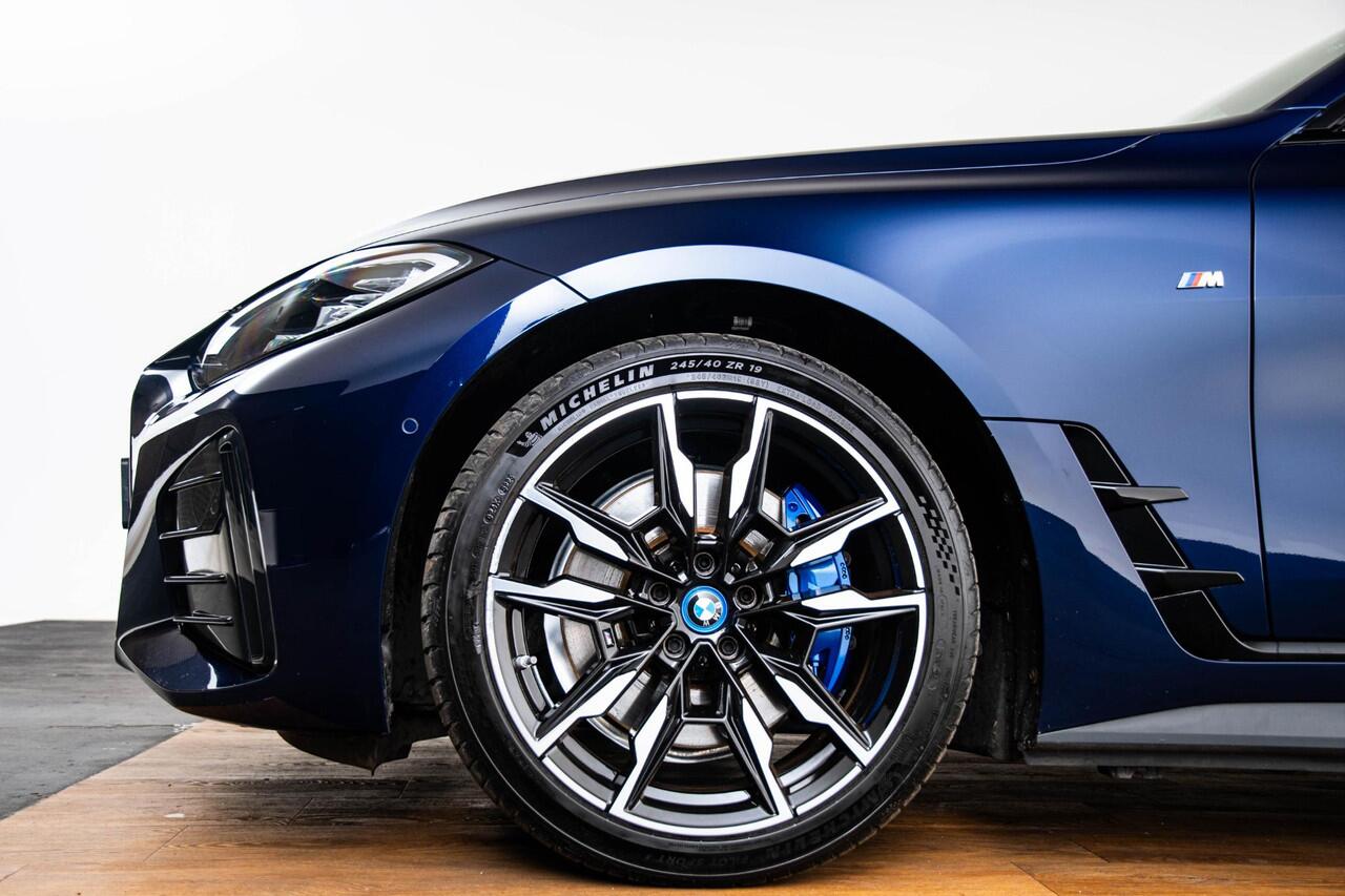 BMW i4 M50 High Executive 84 kWh Schuif/Kanteldak - Elektrisch verstelbare/verwarmde stoelen - Stuurwielrand verwarmd - Active Cruise Control - Hifi - Getinte Ruiten - M hoogglans Shadow Line -