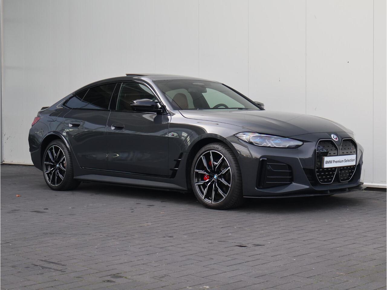 BMW i4 M50 84 kWh / Schuif - Kanteldak / Harman Kardon / Elektrische Verstelbare Stoelen / M-Stoelen / 19'' /