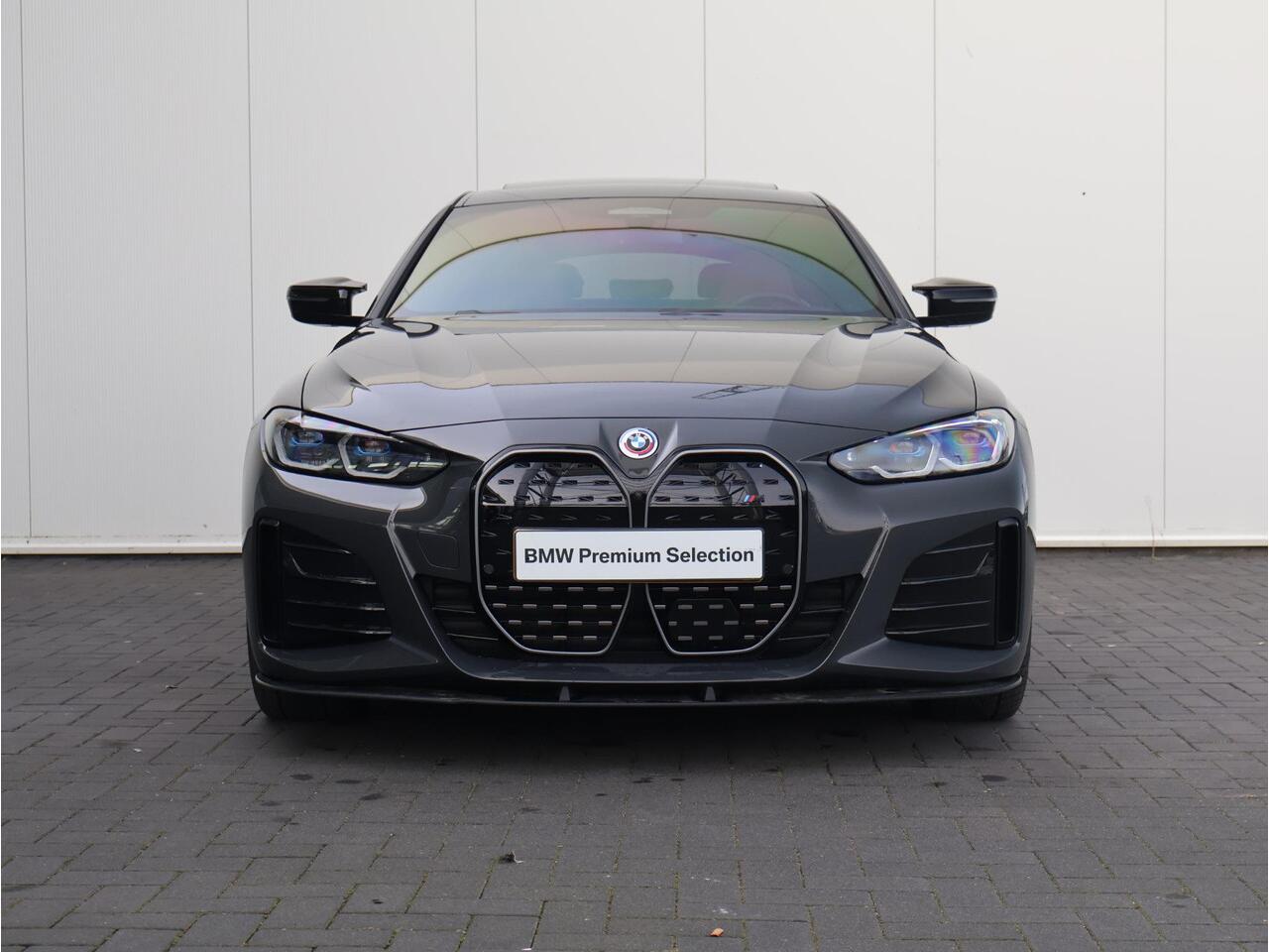 BMW i4 M50 84 kWh / Schuif - Kanteldak / Harman Kardon / Elektrische Verstelbare Stoelen / M-Stoelen / 19'' /