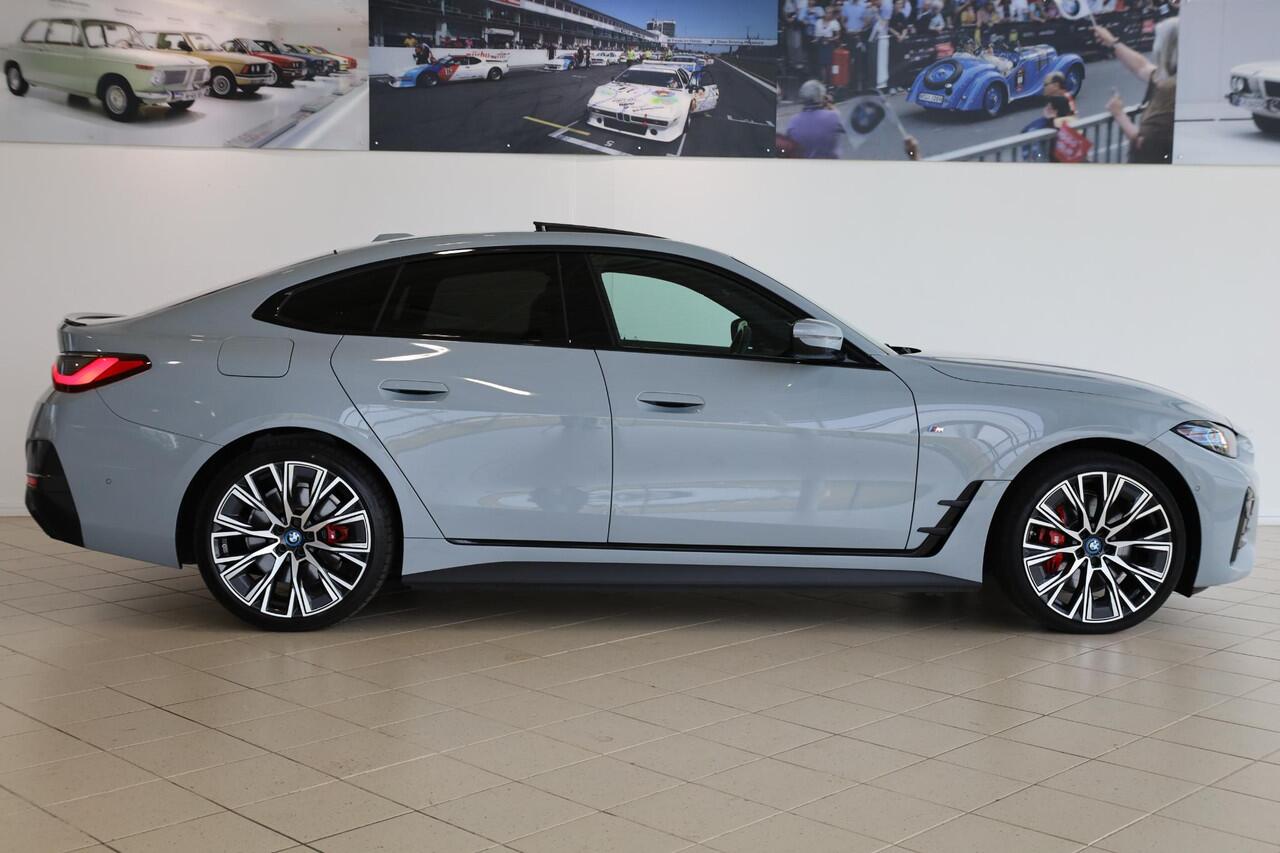 BMW i4 eDrive40 | M Sportpakket Pro | Head-Up Display | Harman/Kardon | Panorama Dak | Stoel- en Stuurverwarming