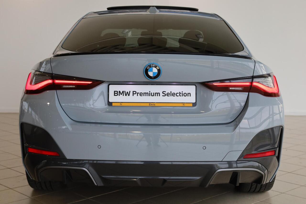 BMW i4 eDrive40 | M Sportpakket Pro | Head-Up Display | Harman/Kardon | Panorama Dak | Stoel- en Stuurverwarming