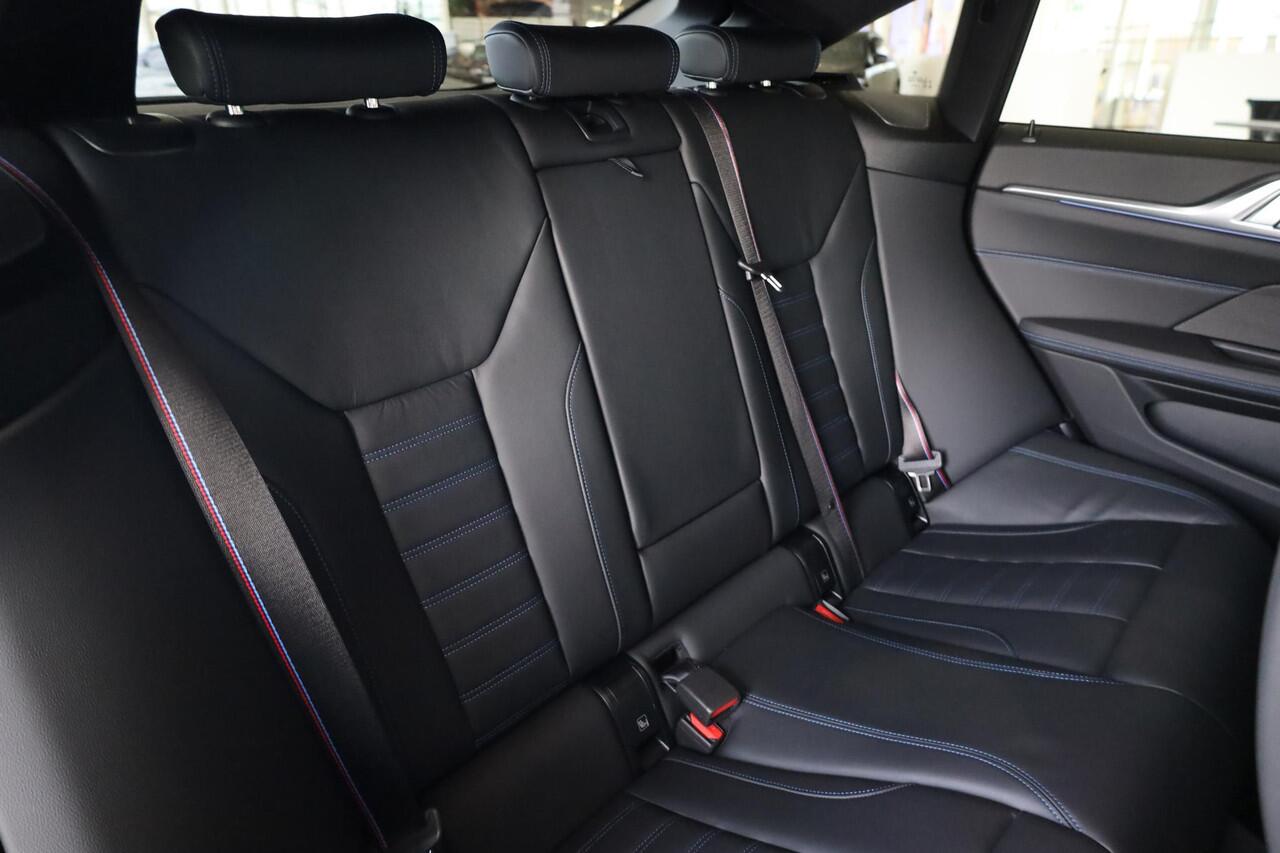 BMW i4 eDrive40 | M Sportpakket Pro | Head-Up Display | Harman/Kardon | Panorama Dak | Stoel- en Stuurverwarming