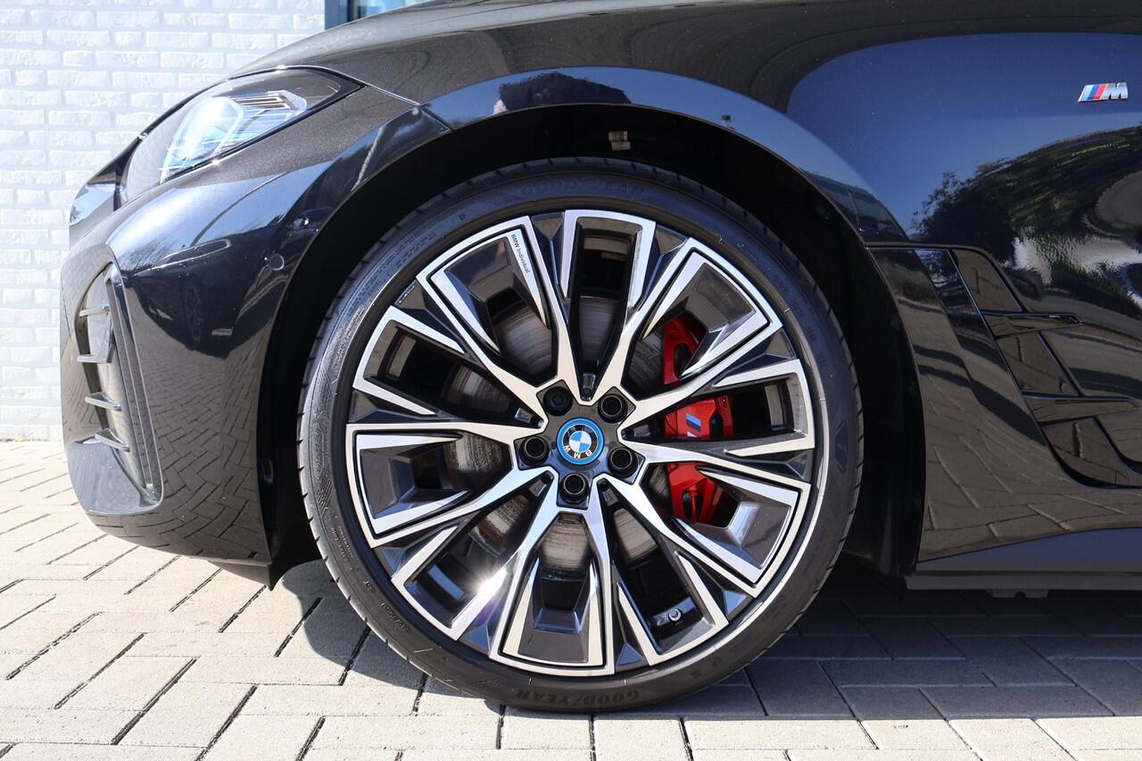 BMW i4 M50 | M Sportpakket Pro | Panorama Dak | Stuurverwarming | Driving Assistant Professional | Harman/Kardon