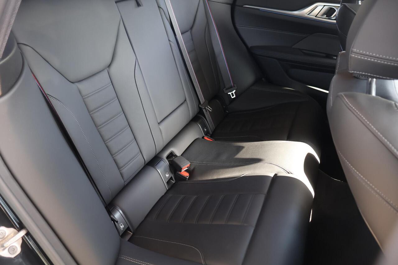 BMW i4 M50 | M Sportpakket Pro | Panorama Dak | Stuurverwarming | Driving Assistant Professional | Harman/Kardon