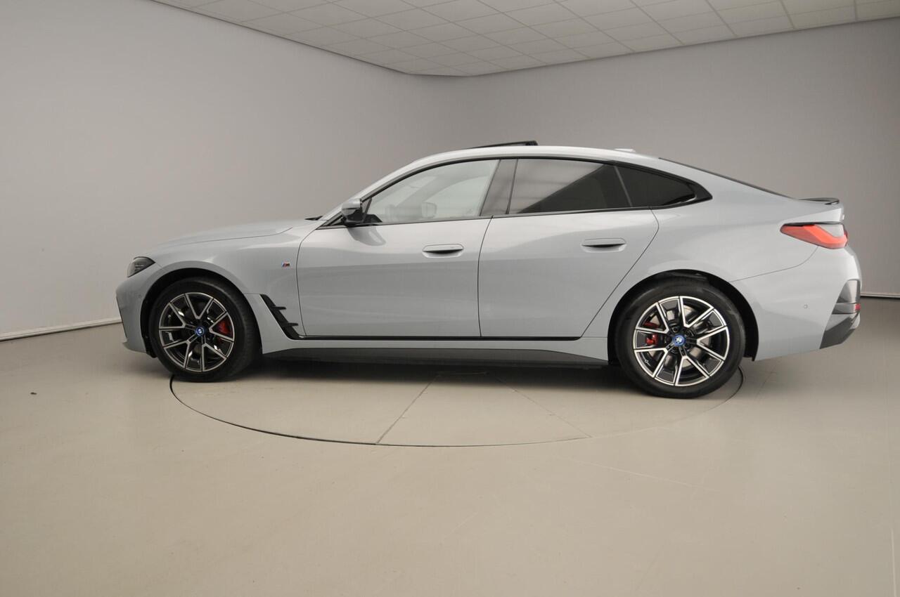 BMW i4 Gran Coupé eDrive35 M-Sportpakket | LED | Leder | HUD | Schuifdak | Active cruise | Sportstoelen | DAB | Hifi speakers | Alu 18 inch