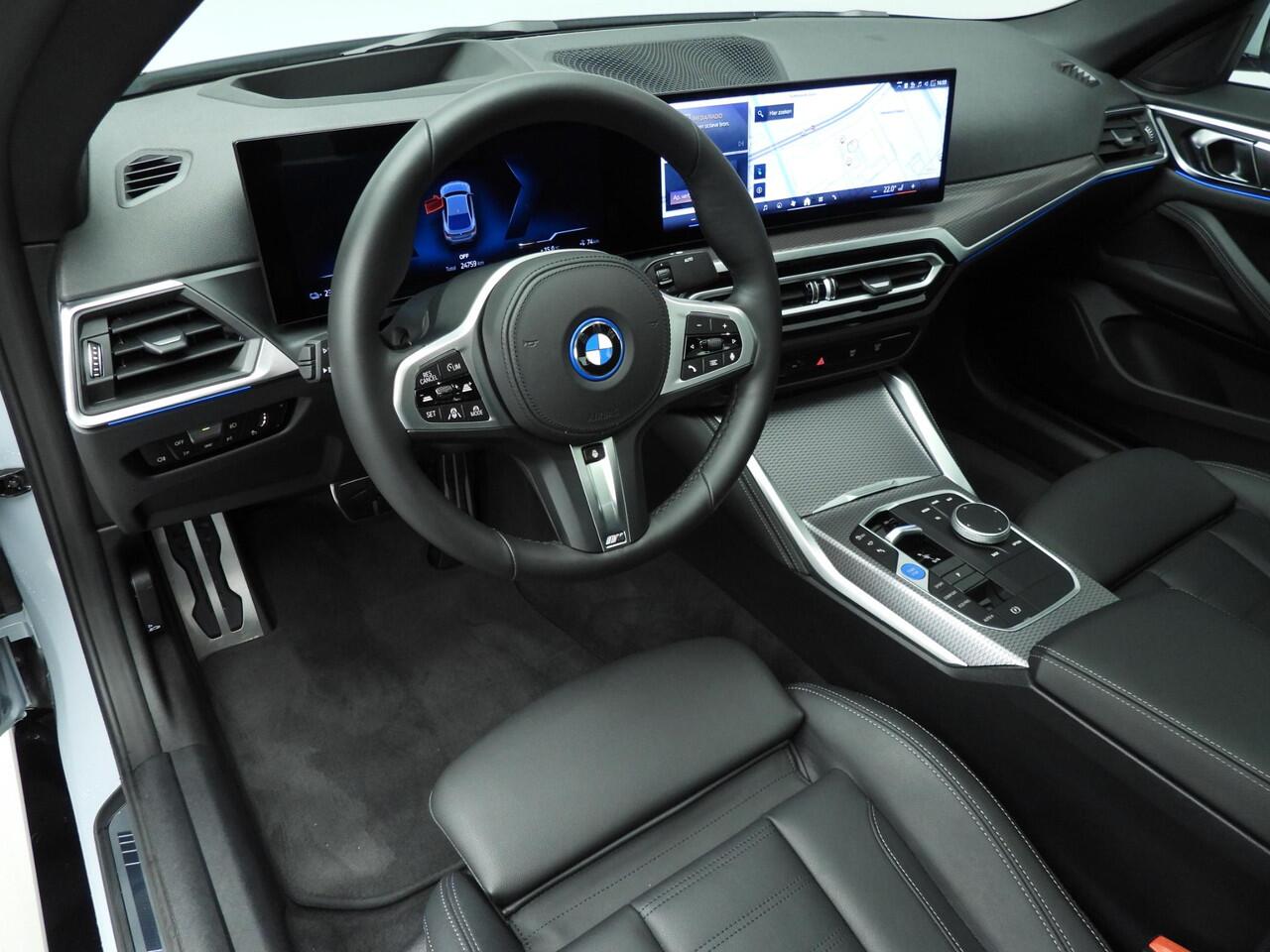 BMW i4 Gran Coupé eDrive35 M-Sportpakket | LED | Leder | HUD | Schuifdak | Active cruise | Sportstoelen | DAB | Hifi speakers | Alu 18 inch