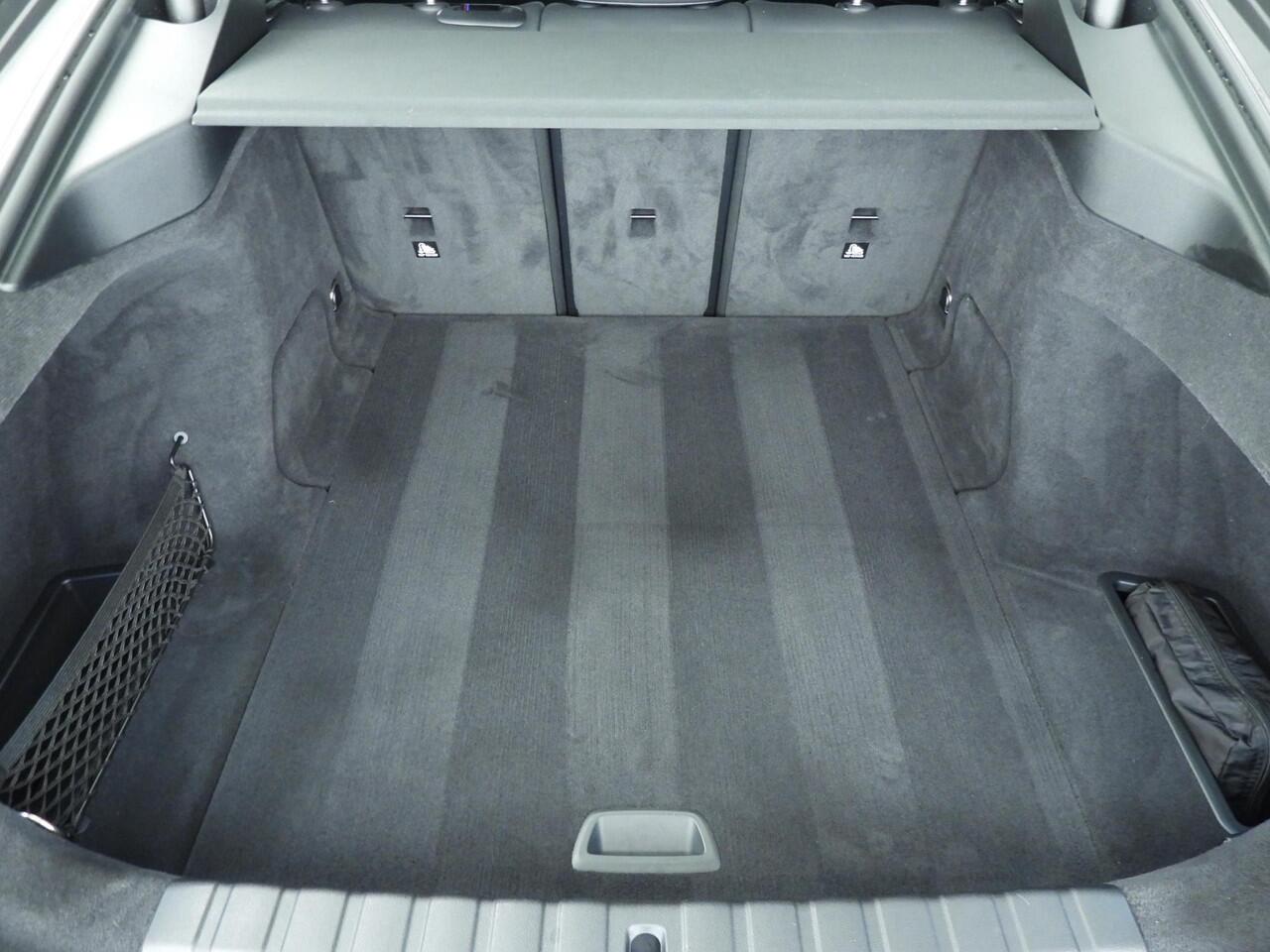 BMW i4 Gran Coupé eDrive35 M-Sportpakket | LED | Leder | HUD | Schuifdak | Active cruise | Sportstoelen | DAB | Hifi speakers | Alu 18 inch