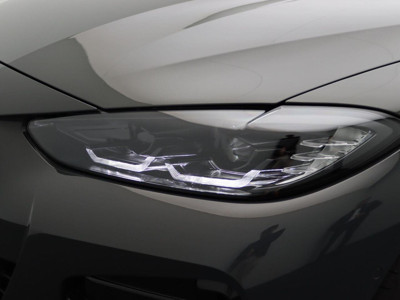 BMW i4 M50 High Executive | M Sportpakket Pro | Safety Pack | BMW Personal CoPilot Pack | Stuurwielrand Verwarmd | M Adaptief Onderstel | Schuifdak | Driving Assistant Professional | Harman Kardon | 20''