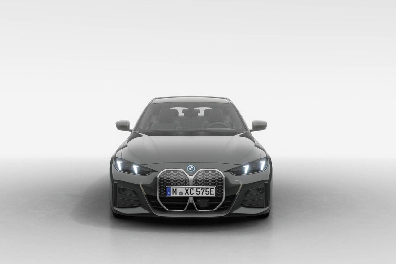 BMW i4 eDrive40 84 kWh | M Sportpakket | Extra getint glas in achterportierruiten en achterruit