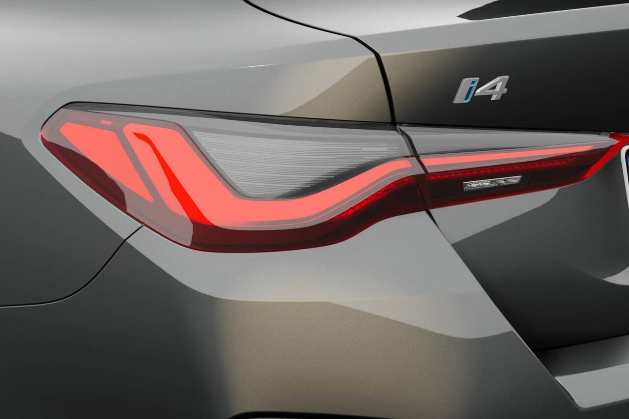 BMW i4 eDrive40 84 kWh | M Sportpakket | Extra getint glas in achterportierruiten en achterruit