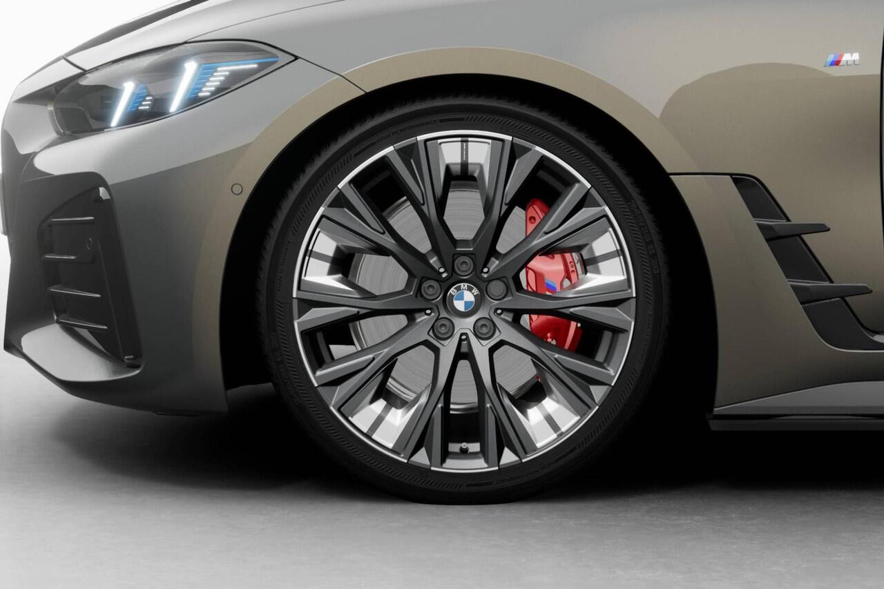 BMW i4 eDrive35 M Sport Edition | M Sport Pro | Comfort Pack | Adaptieve LED koplampen en laser achterlichten | Showroomvoordeel