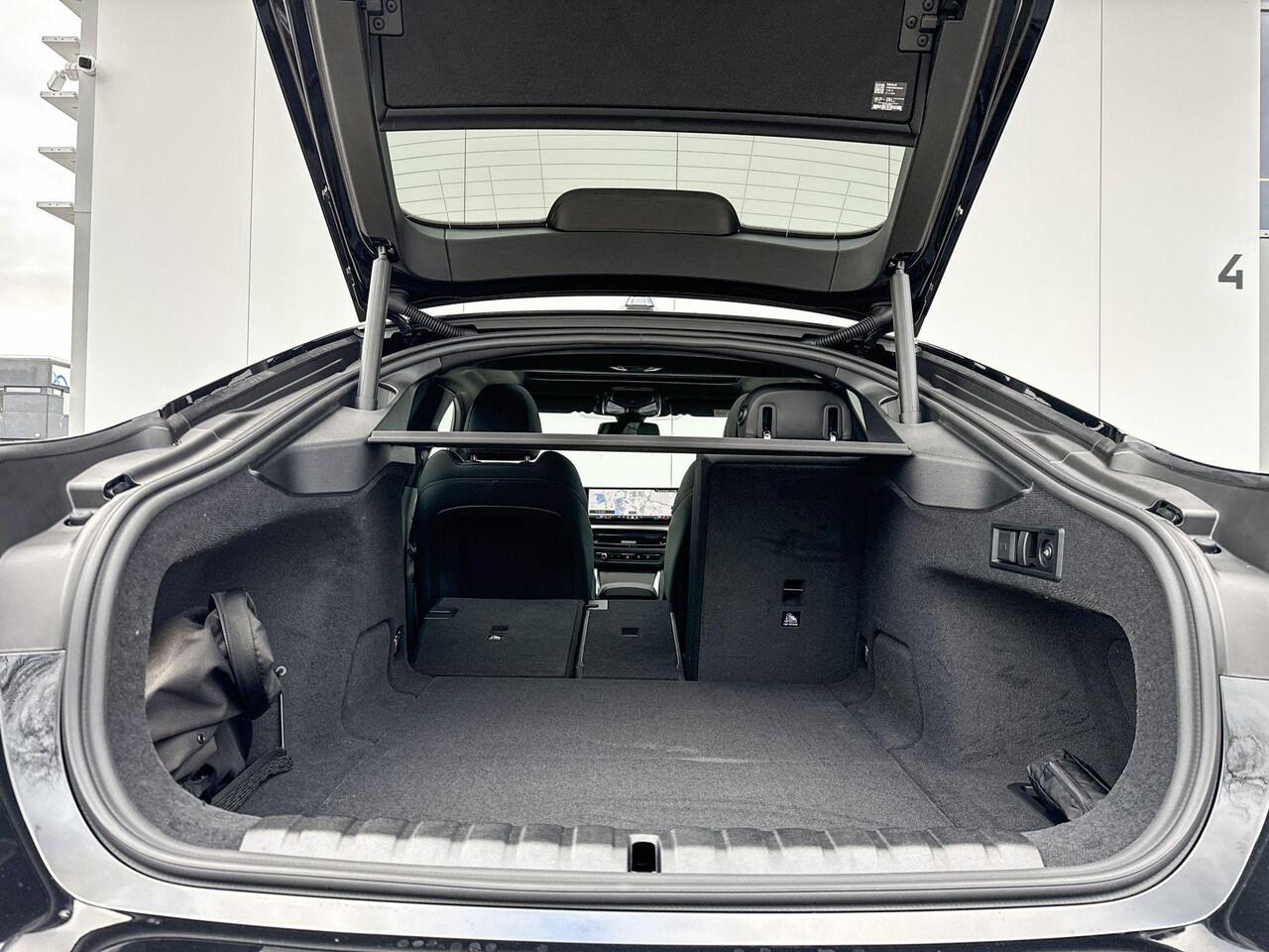 BMW i4 xDrive40 M-Sport Pro / Glazen Schuifdak / Comfort Acces / Adaptieve LED Koplampen / Trekhaak Elektrisch Wegklapbaar / Getinte Ramen / 19"