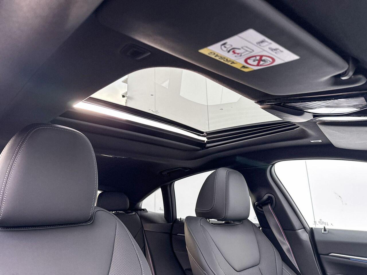 BMW i4 xDrive40 M-Sport Pro / Glazen Schuifdak / Comfort Acces / Adaptieve LED Koplampen / Trekhaak Elektrisch Wegklapbaar / Getinte Ramen / 19"