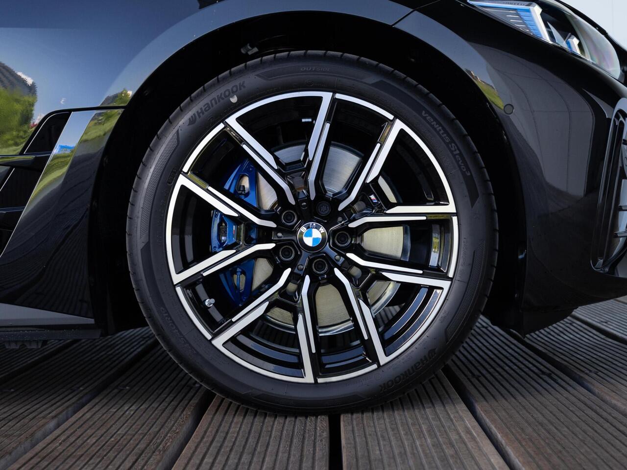 BMW i4 eDrive35 | M Sportpakket | Comfort Pack | Achteruitrijcamera | Comfort Access | Schuif-/kanteldak | Stoelverwarming | Parking Assistant | Ekris Selection