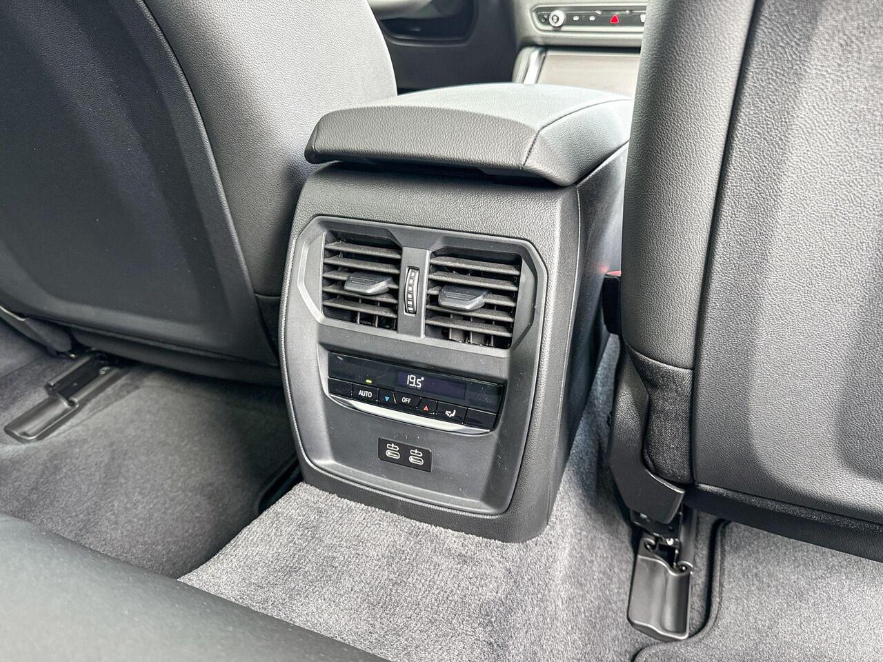 BMW i4 eDrive35 M Sport Edition M Sport Pro / Glazen Schuifdak / Adaptieve Cruise Control / Comfort Acces / Adaptieve LED koplampen / 19 Inch