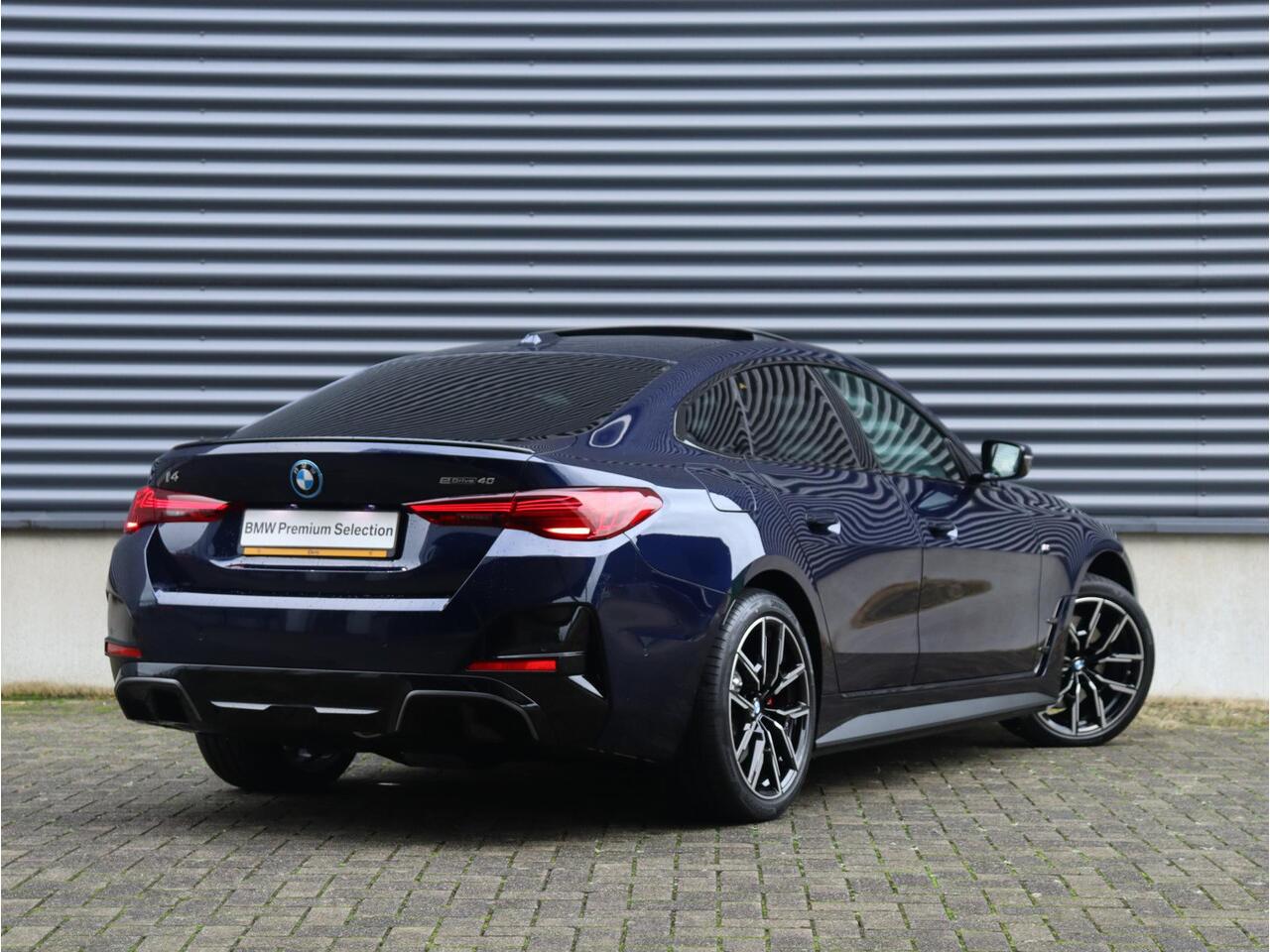 BMW i4 eDrive40 | High Executive | M Sportpakket Pro | Panodak | Driving Assistant Prof. | Head-Up | Laserlight | Harman Kardon | Parking Assistant Plus | Comfort Access | 19'' LMV