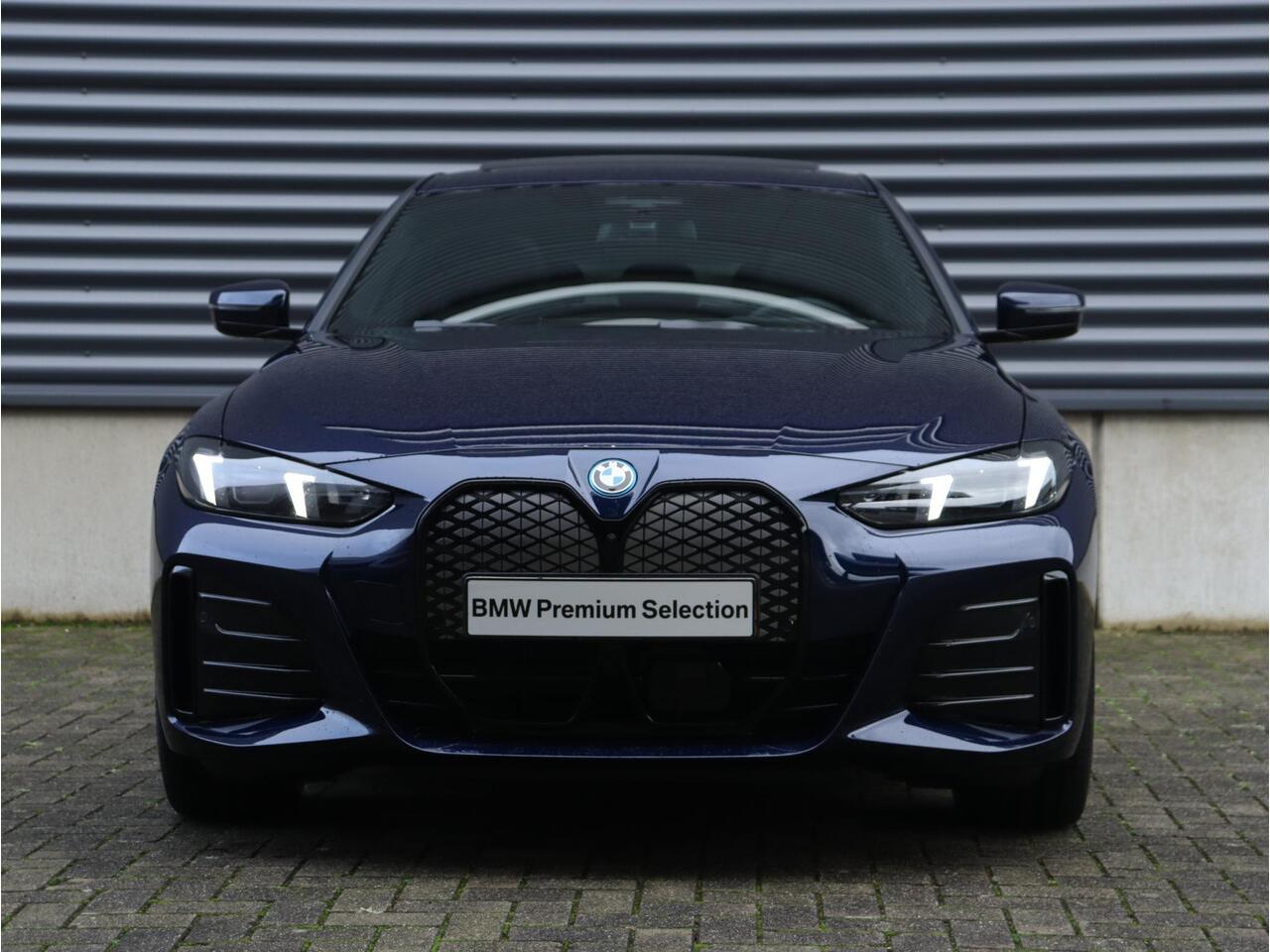 BMW i4 eDrive40 | High Executive | M Sportpakket Pro | Panodak | Driving Assistant Prof. | Head-Up | Laserlight | Harman Kardon | Parking Assistant Plus | Comfort Access | 19'' LMV