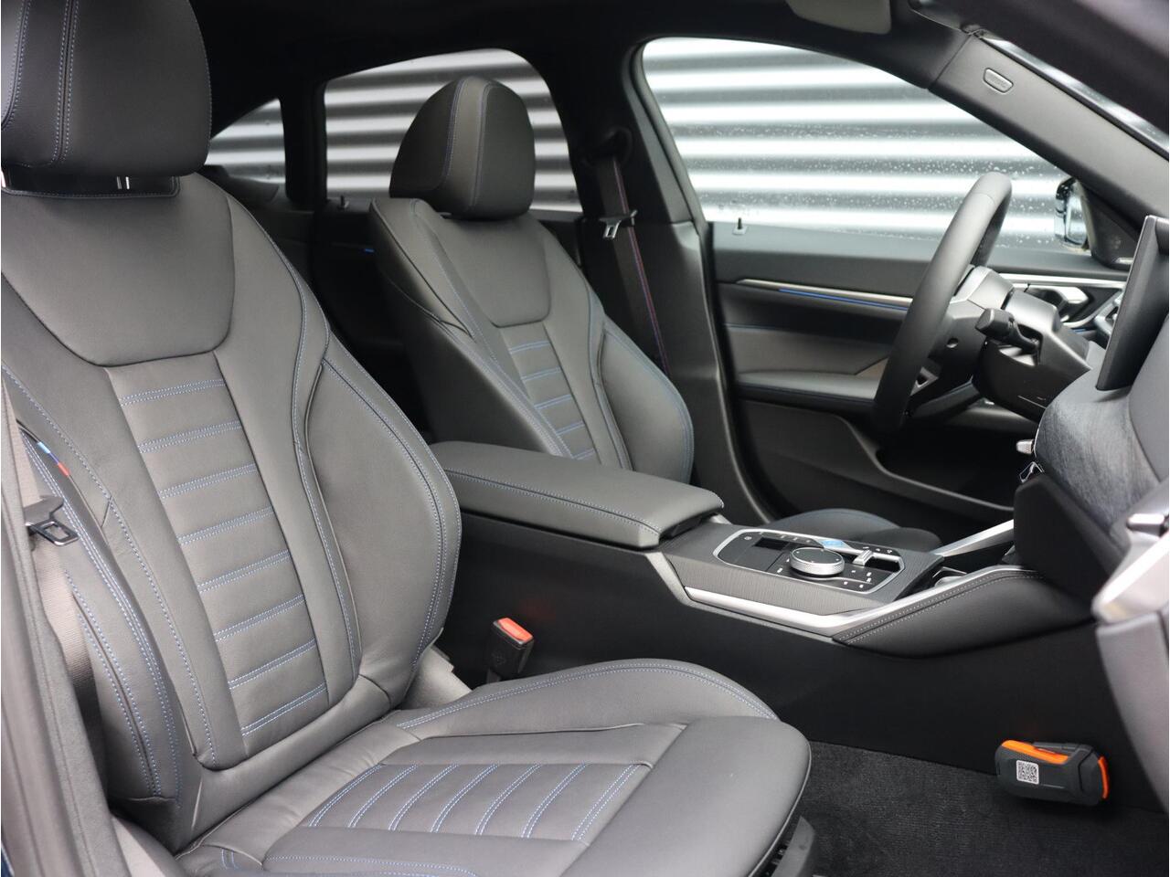 BMW i4 eDrive40 | High Executive | M Sportpakket Pro | Panodak | Driving Assistant Prof. | Head-Up | Laserlight | Harman Kardon | Parking Assistant Plus | Comfort Access | 19'' LMV