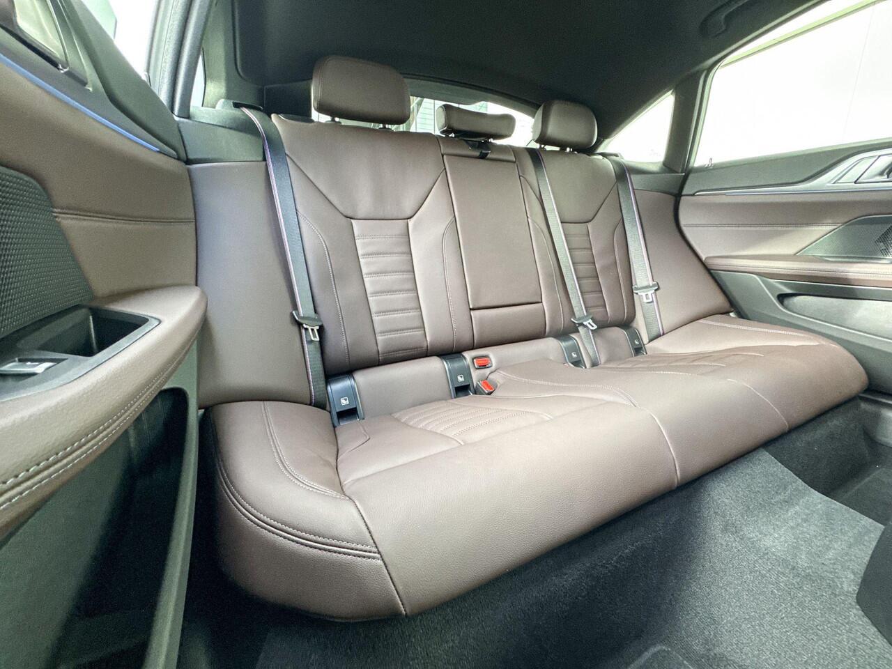 BMW i4 eDrive40 M Sport Edition | M Sport Pro | Comfort Pack | Elektrisch Glazen Panoramadak